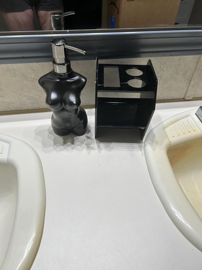 Coffin-Shaped Gothic Toothbrush Holder – Black Acrylic 3-Slot Bathroom Organizer | Spooky Halloween Decor & Gothic Bathroom Accessories